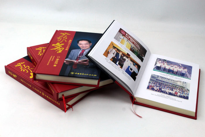 立足誠信服務(wù)，客戶真誠致謝為長(zhǎng)沙印刷廠日大彩印送來錦旗